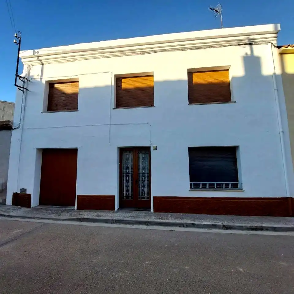 Vista exterior de Casa o chalet en venta en Castellet i la Gornal con Jardín privado