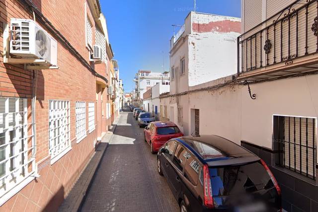 Casa adosada en Venta en Calle Luis Vives en La Plata