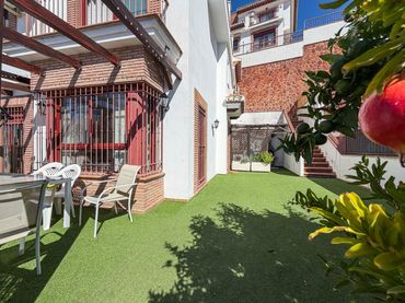 Casa pareada con balcón en venta en Genil