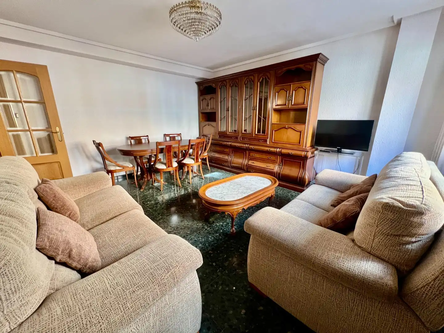 Living room of Flat for rent in  Zaragoza Capital  with Terrace, Furnished and Balcony