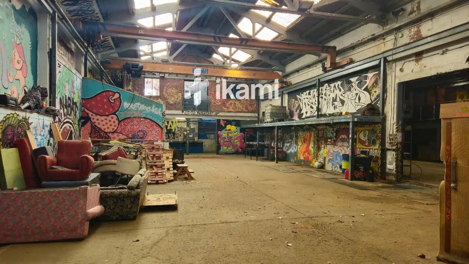 Außenansicht von Fabrikhallen zum Verkauf in Barcelona