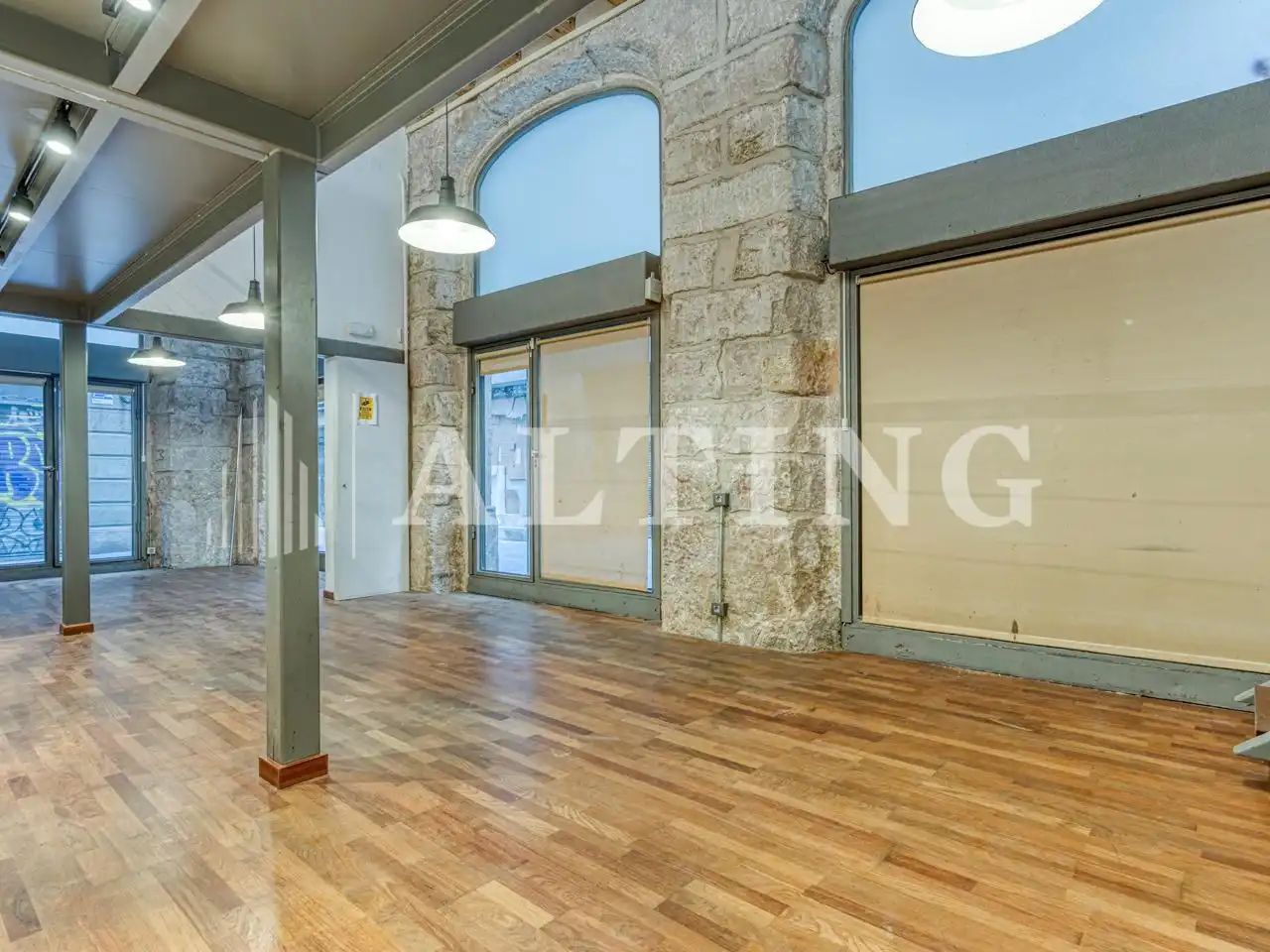 Vista exterior de Local en venta en Barcelona con Aire acondicionado