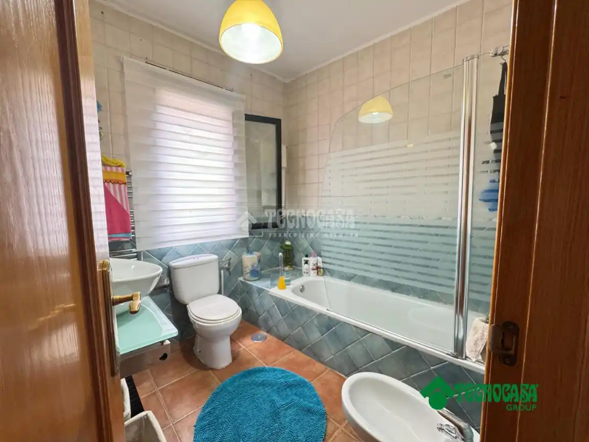 Baño de Casa adosada en venta en Torrijos con Aire acondicionado, Calefacción y Jardín privado
