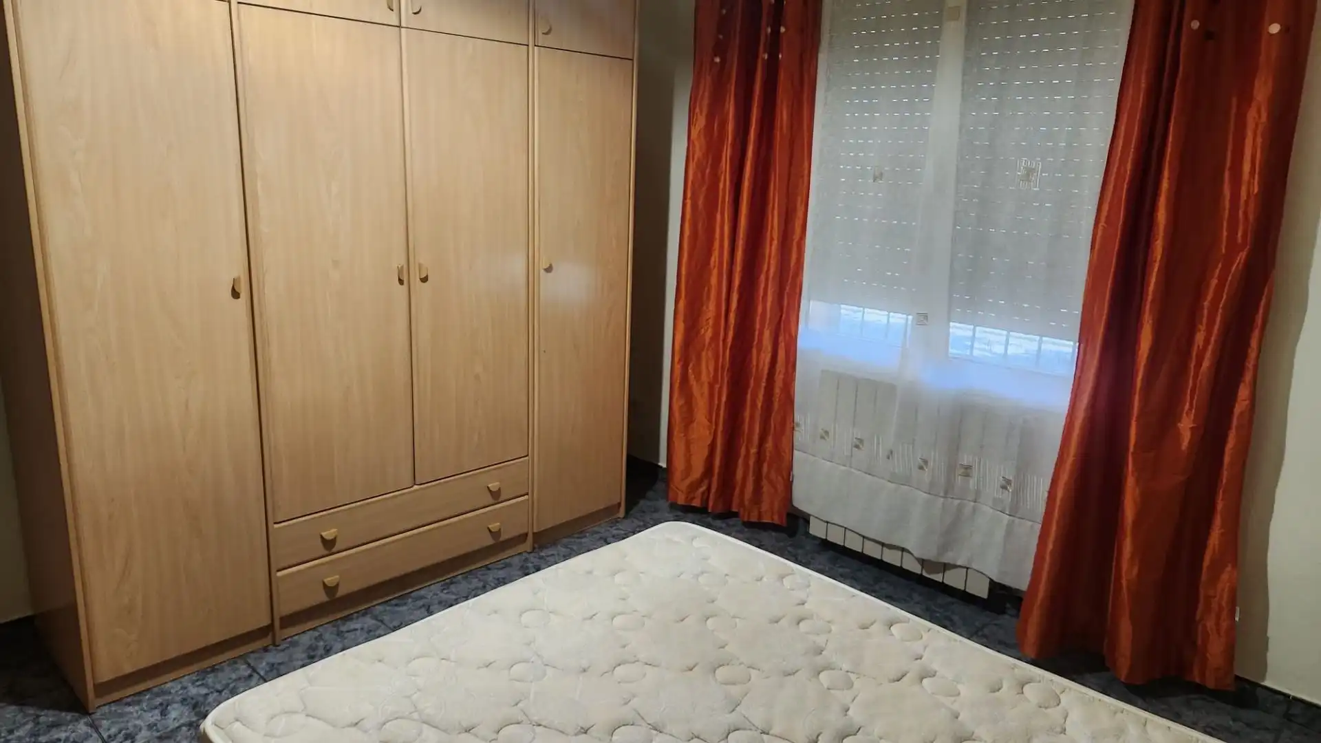 Habitación de Piso de alquiler en Salt con Aire acondicionado, Calefacción y Trastero