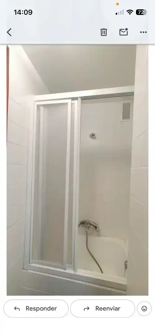 Bathroom of Flat for rent in  Pamplona / Iruña  with Balcony