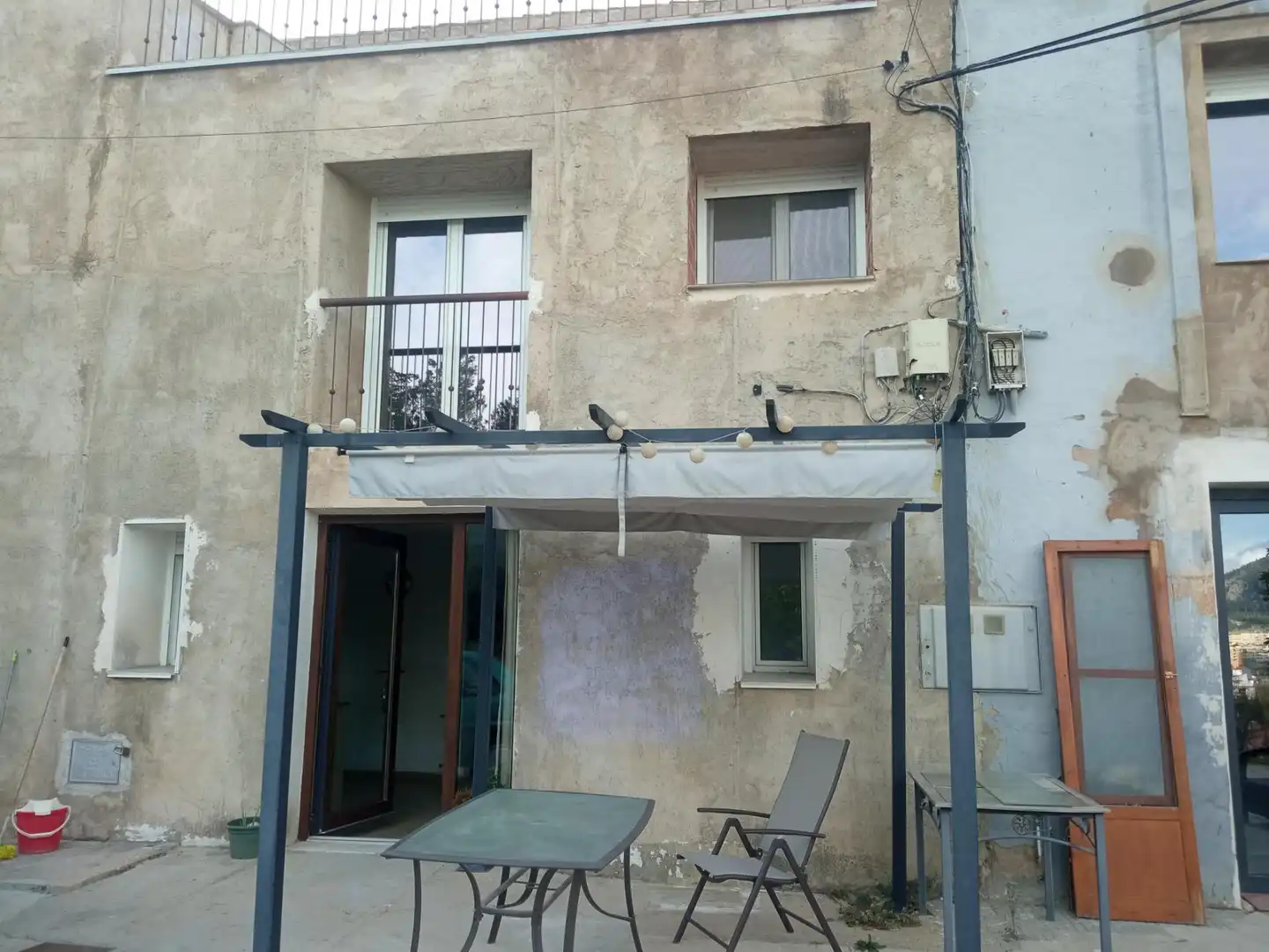 Vista exterior de Casa adosada en venda en Alcoy / Alcoi amb Jardí privat