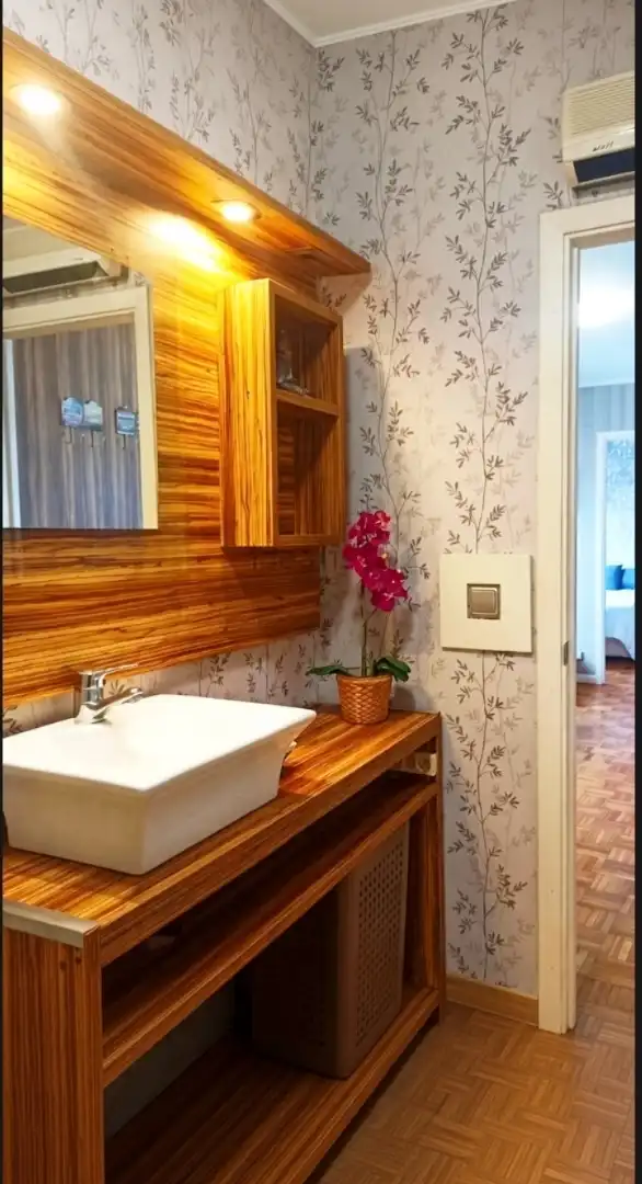 Baño de Apartamento de alquiler en Arteixo con Parquet y Amueblado