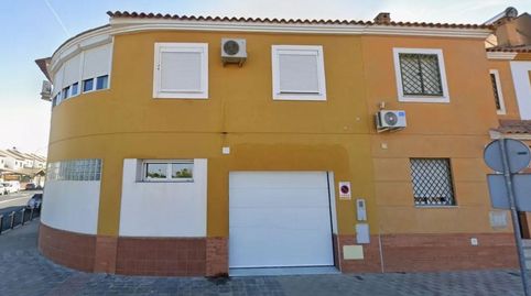 Foto 2 de Casa adosada en venta en Avenida Triunfo, 7, La Hacienda - Nueva Andalucía, Dos Hermanas
