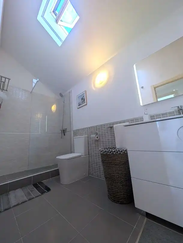 Badezimmer von Dachboden zum Verkauf in La Alcaidesa mit Klimaanlage, Heizung und Terrasse