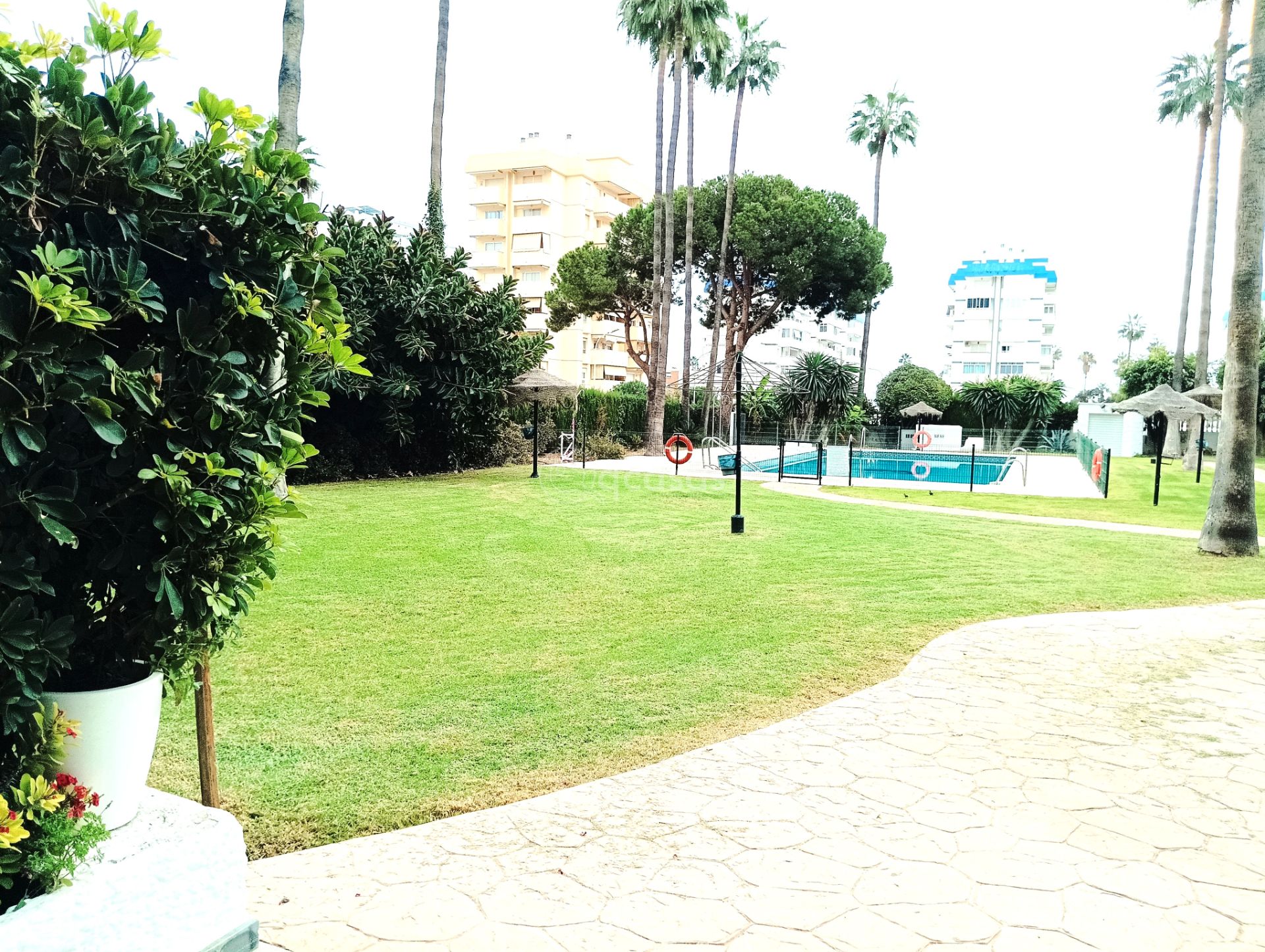Jardí de Apartament en venda en Benalmádena amb Aire condicionat, Terrassa i Piscina