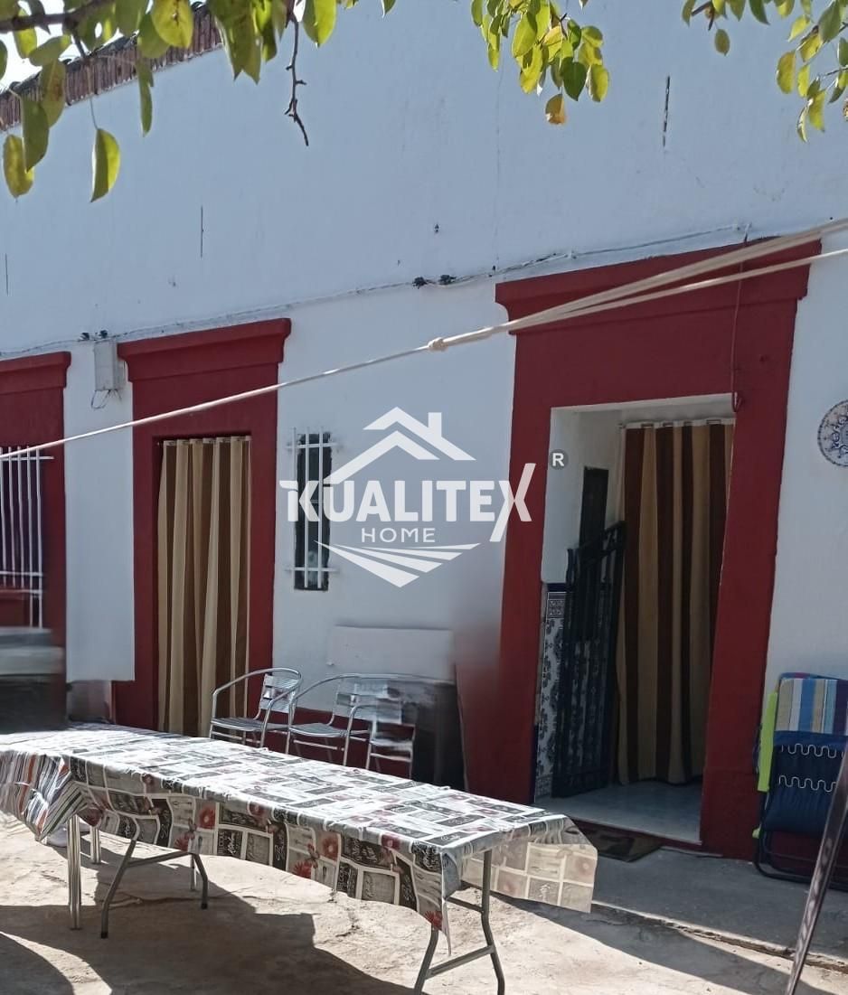 Exterior view of Single-family semi-detached for sale in Cáceres Capital  with Air Conditioner