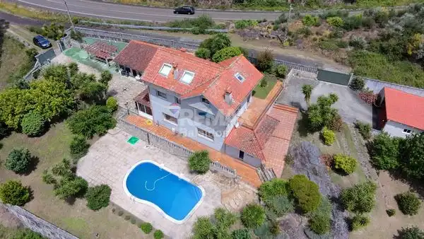 Vista exterior de Casa o xalet en venda en As Neves   amb Calefacció, Jardí privat i Terrassa