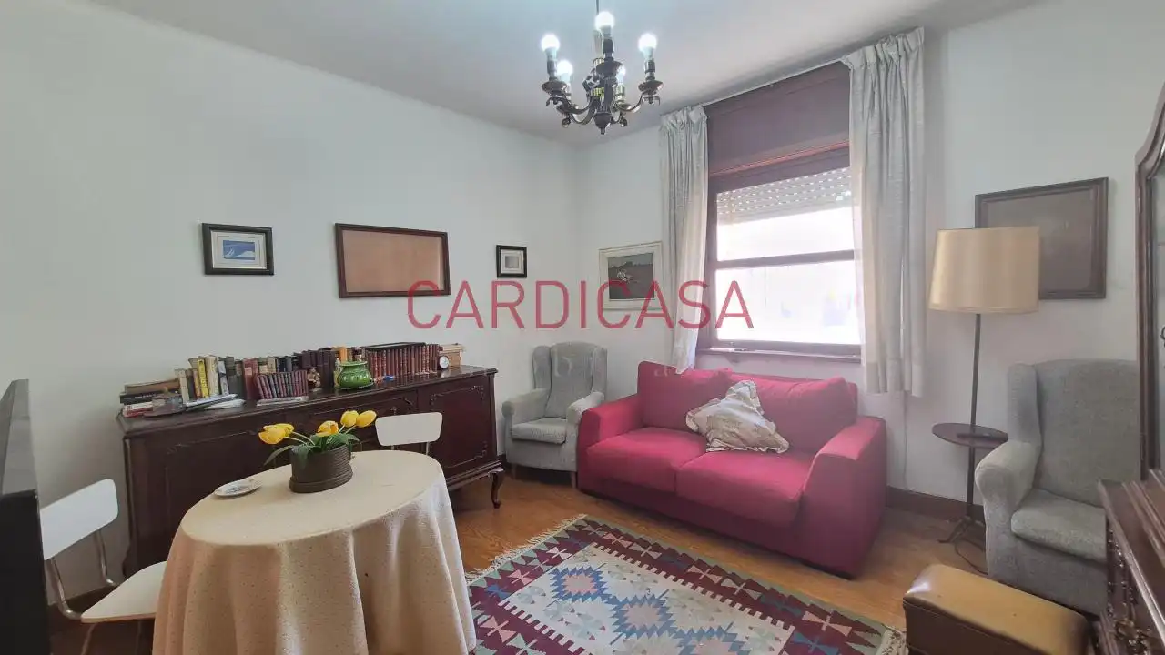 Sala d'estar de Pis en venda en Vigo  amb Calefacció i Moblat