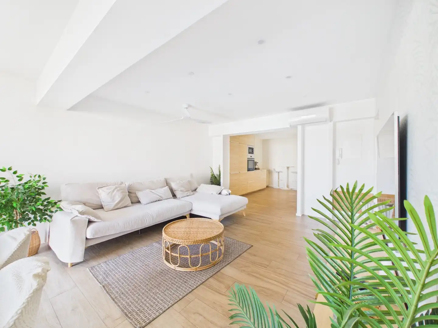 Sala d'estar de Pis de lloguer en  Palma de Mallorca amb Aire condicionat, Terrassa i Moblat