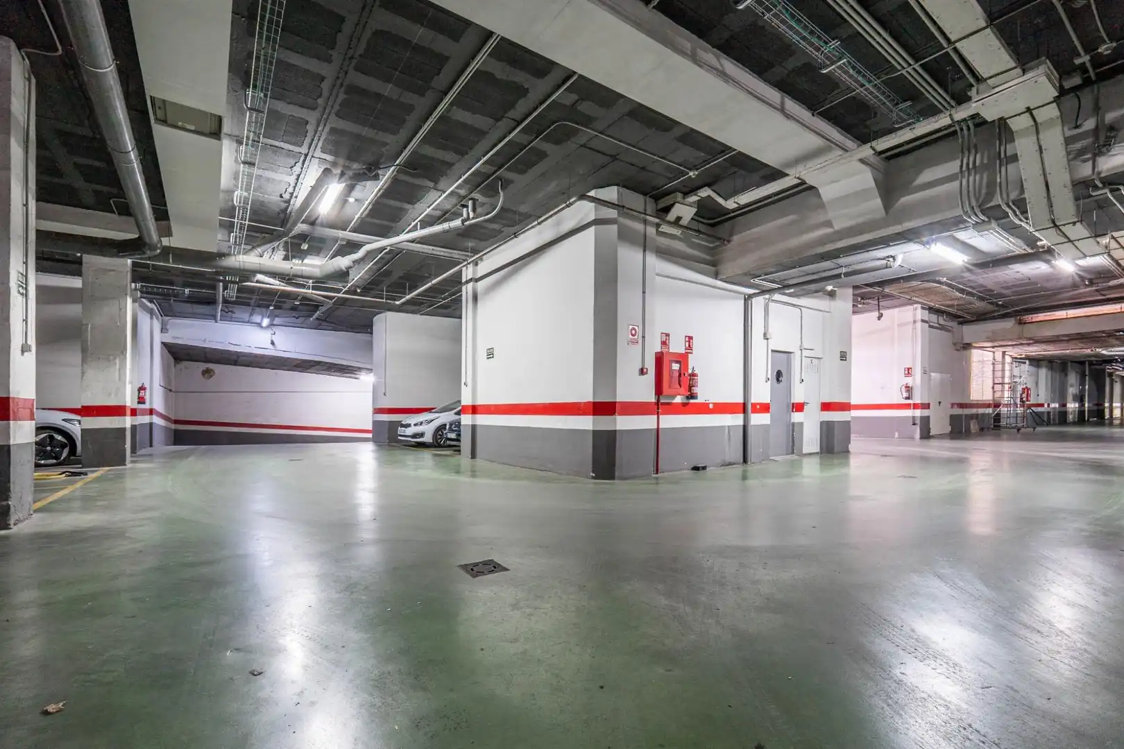 Parkplatz von Wohnung zum Verkauf in Granada mit Heizung, Privatgarten und Balkon