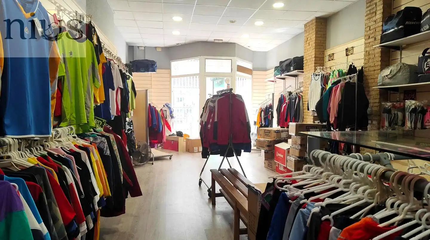 Local comercial en venta en L'Eixample, imagen 2