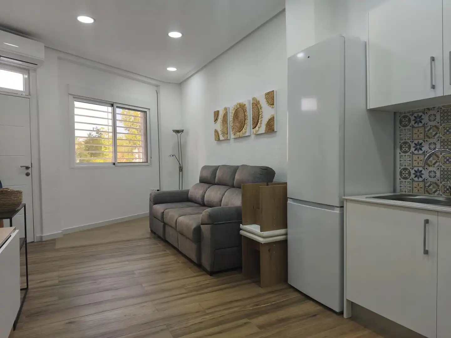 Living room of Ground floor for sale in Elche / Elx  with Air Conditioner, Parquet flooring and Furnished