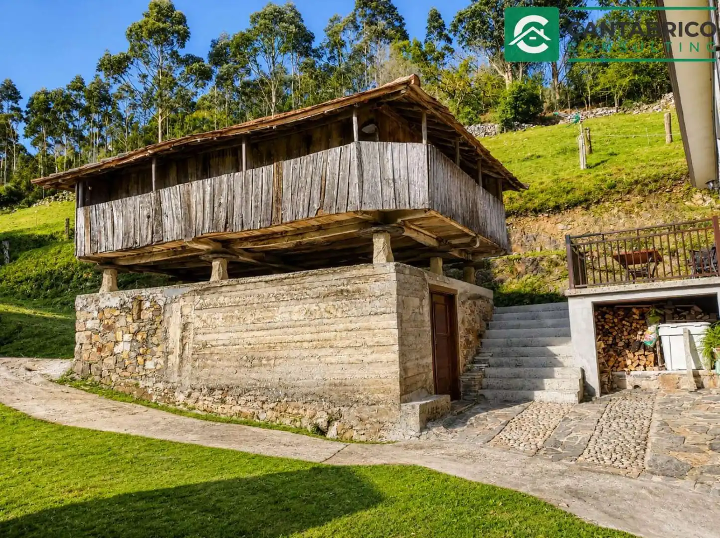 Außenansicht von Haus oder Chalet zum Verkauf in Navia mit Heizung, Terrasse und Möbliert