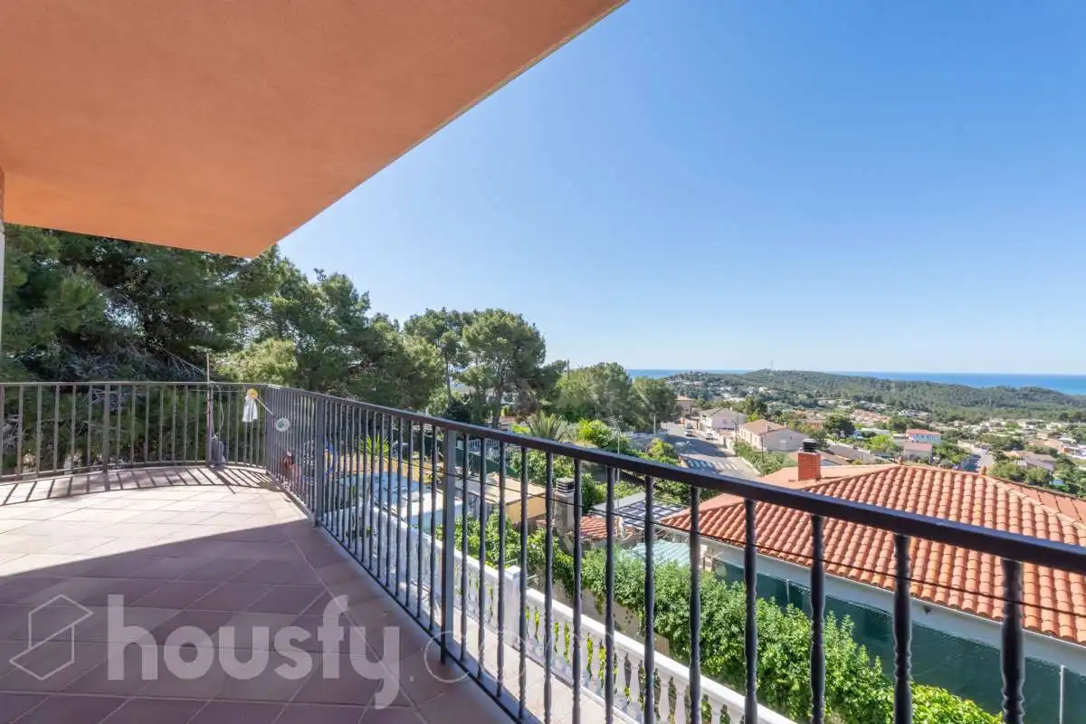 Vista exterior de Casa o chalet en venta en Cunit con Calefacción, Jardín privado y Terraza