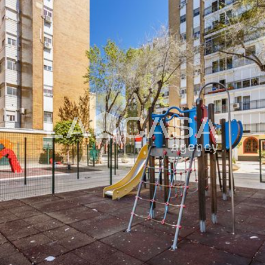 Vista exterior de Piso en venta en  Sevilla Capital