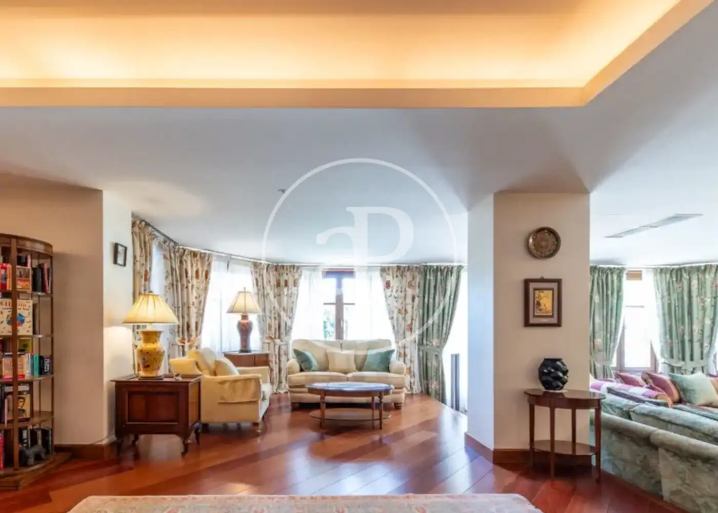 Sala d'estar de Casa o xalet en venda en Madrid amb Aire condicionat, Calefacció i Jardí privat