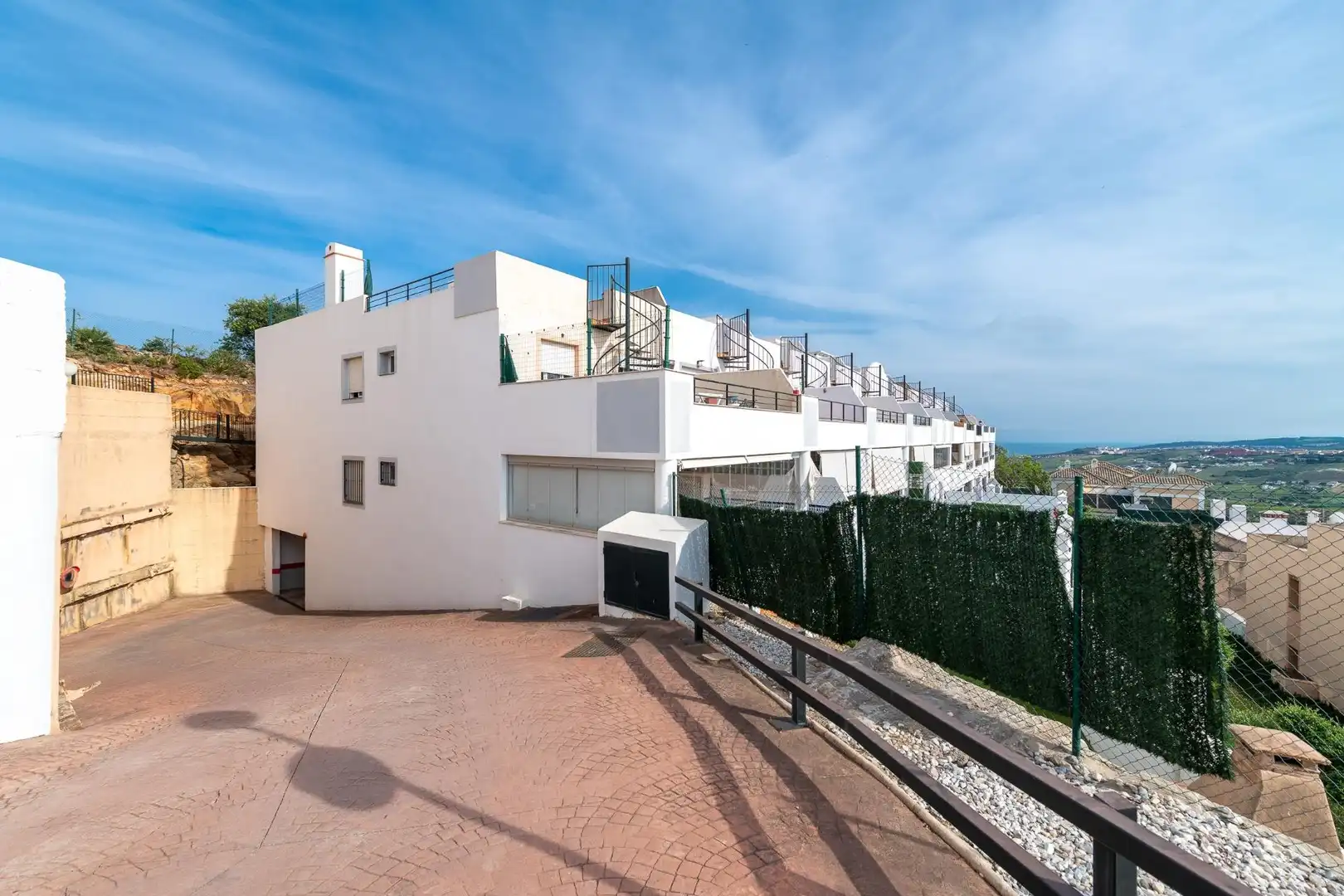 Vista exterior de Pis en venda en Casares amb Aire condicionat, Terrassa i Moblat