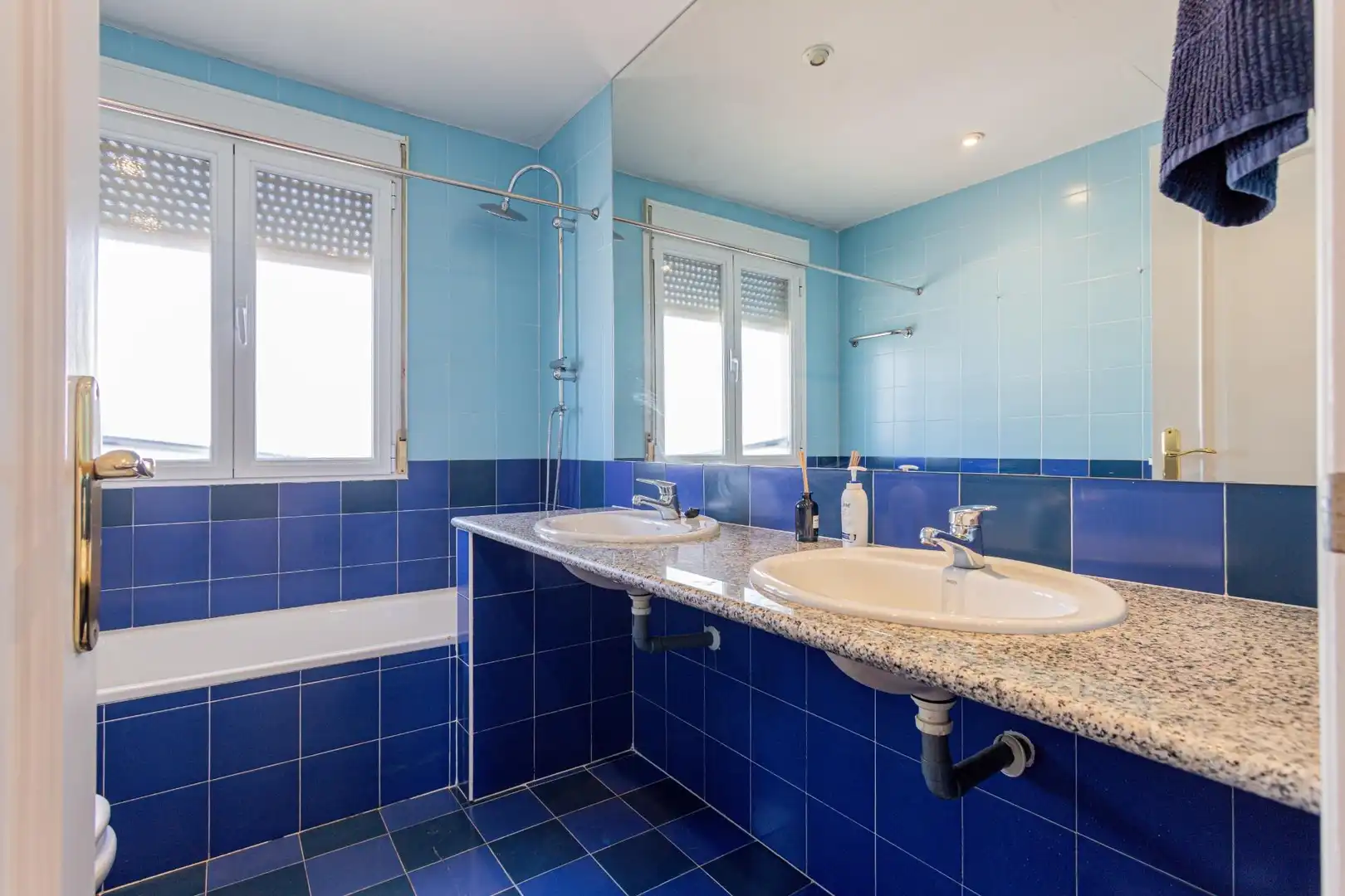 Bathroom of Houses for sale in Guadalix de la Sierra  with Heating, Terrace and Swimming Pool