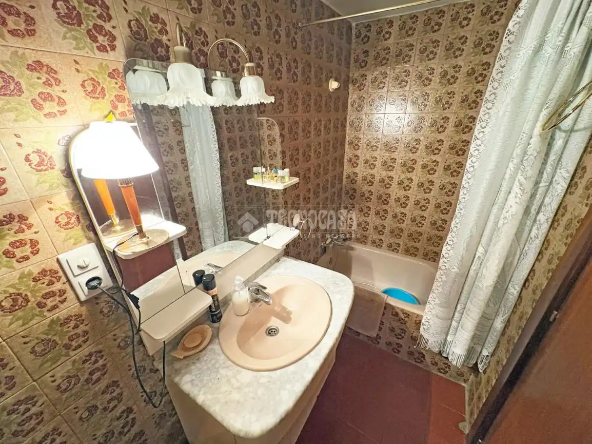 Baño de Piso en venta en Zaragoza con Calefacción y Terraza