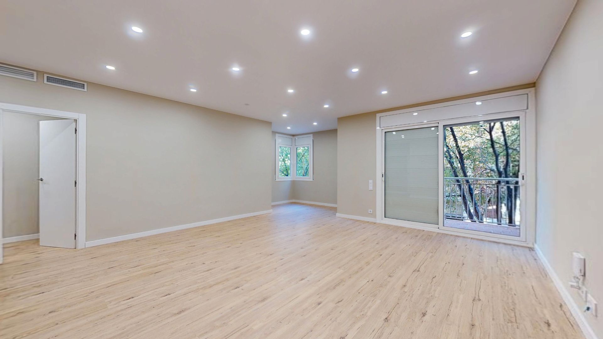 Sala d'estar de Pis en venda en  Barcelona Capital amb Aire condicionat, Calefacció i Parquet