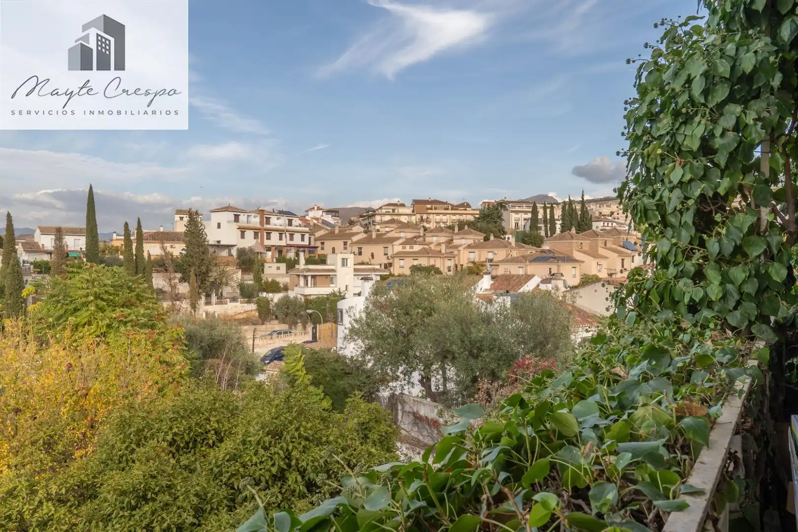 Vista exterior de Casa o xalet en venda en La Zubia amb Calefacció, Jardí privat i Terrassa