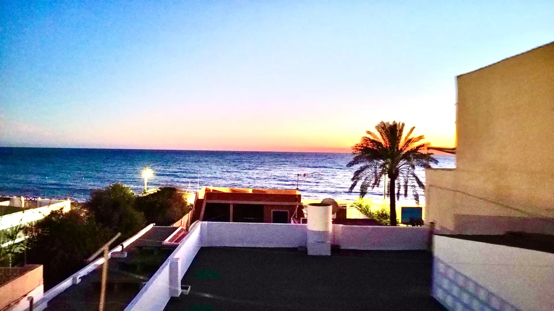 Vista exterior de Casa o xalet en venda en Albuñol amb Aire condicionat, Terrassa i Traster