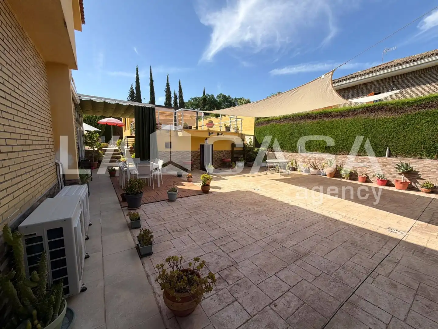 Jardí de Casa adosada en venda en Montequinto amb Terrassa, Traster i Piscina