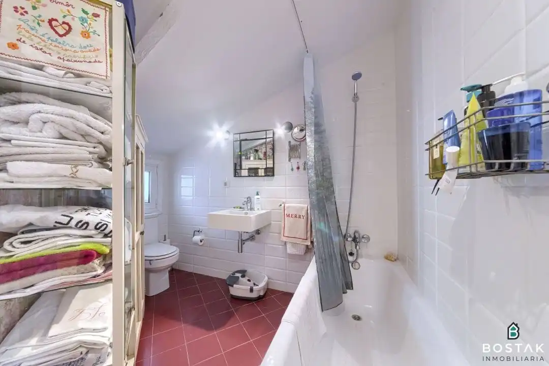 Baño de Ático en venta en Bilbao  con Calefacción