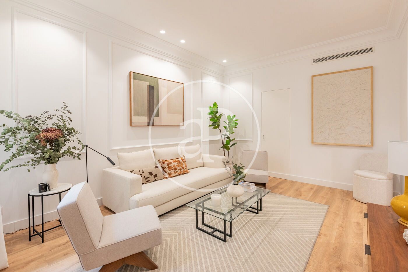 Living room of Flat for rent in  Madrid Capital  with Air Conditioner, Heating and Furnished