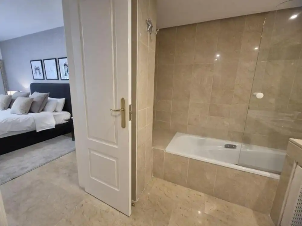 Bany de Apartament de lloguer en Marbella amb Aire condicionat, Terrassa i Traster