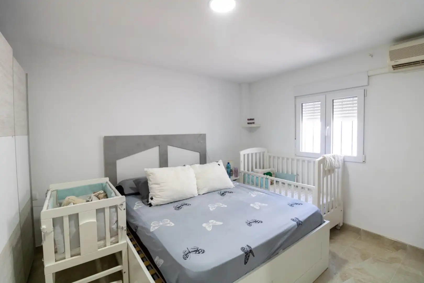 Dormitori de Pis en venda en Almería amb Aire condicionat i Moblat
