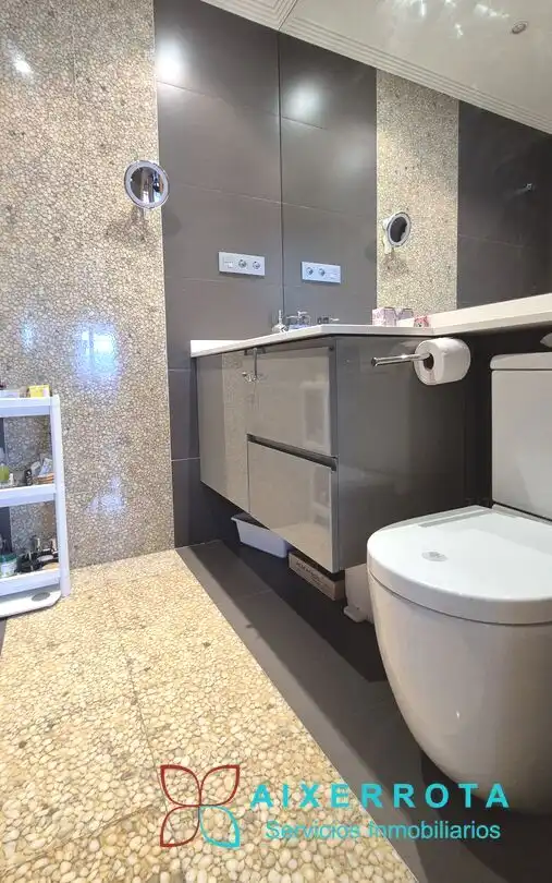 Bathroom of Flat for sale in Getxo   with Heating and Storage room