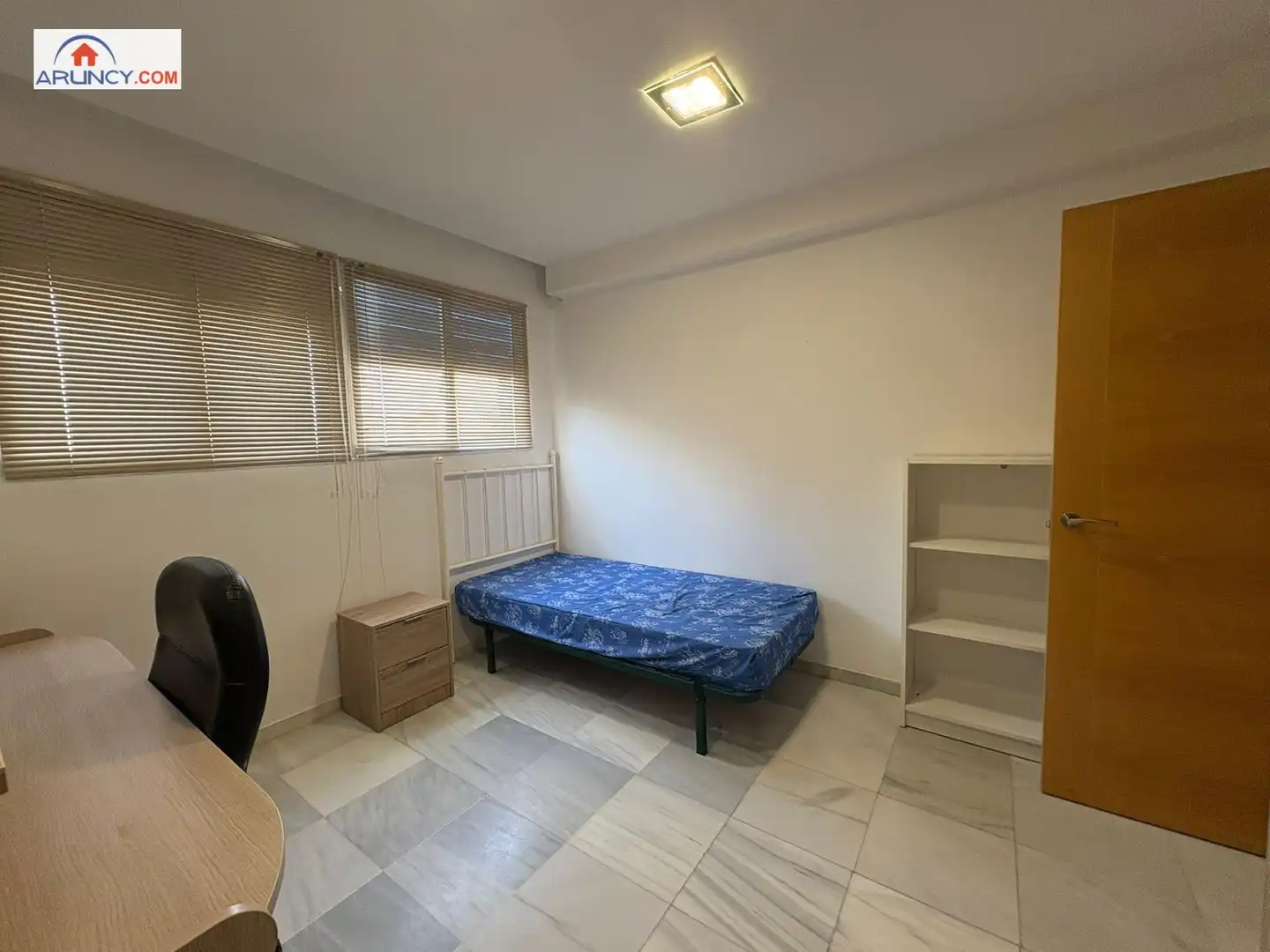 Bedroom of Flat for sale in Sevilla  with Air Conditioner, Terrace and Storage room