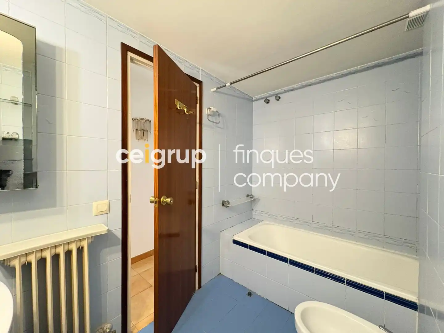 Bathroom of Flat for rent in Girona  with Heating and Furnished