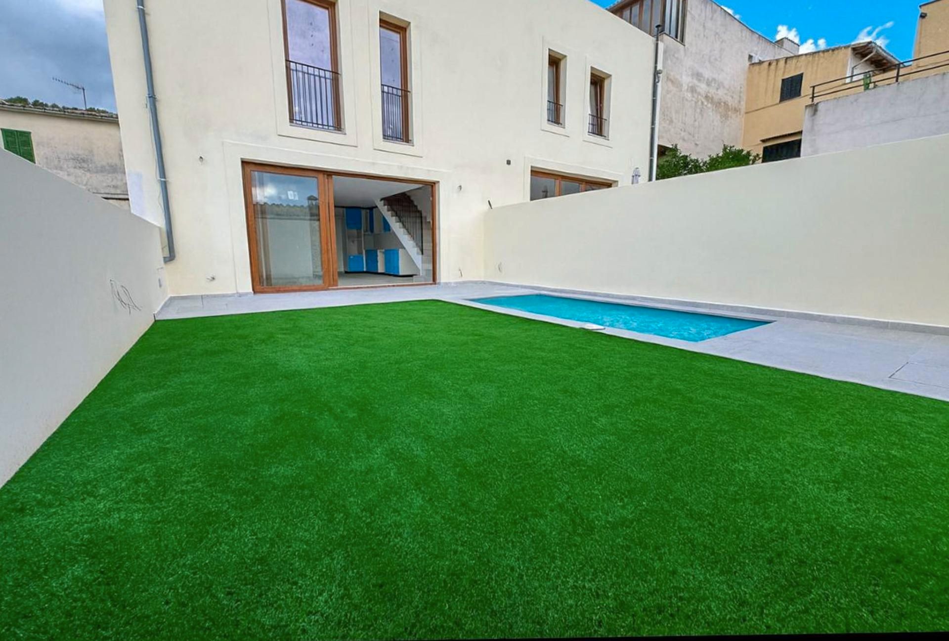 Swimming pool of Single-family semi-detached for sale in Mancor de la Vall  with Air Conditioner, Terrace and Swimming Pool