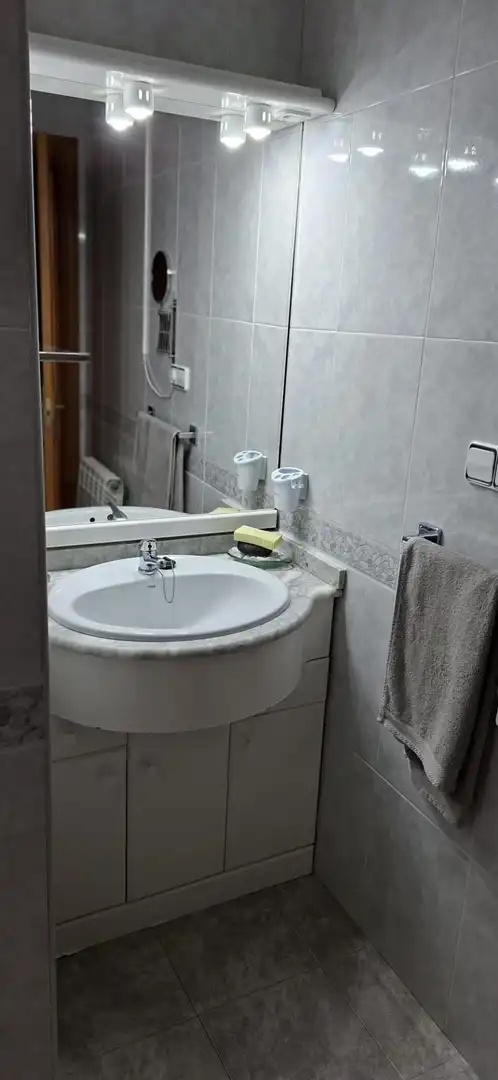 Baño de Piso de alquiler en Granada con Calefacción, Amueblado y Balcón