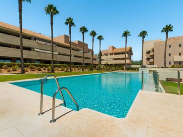 Appartement compact avec piscine à vendre à Golf Valle Este