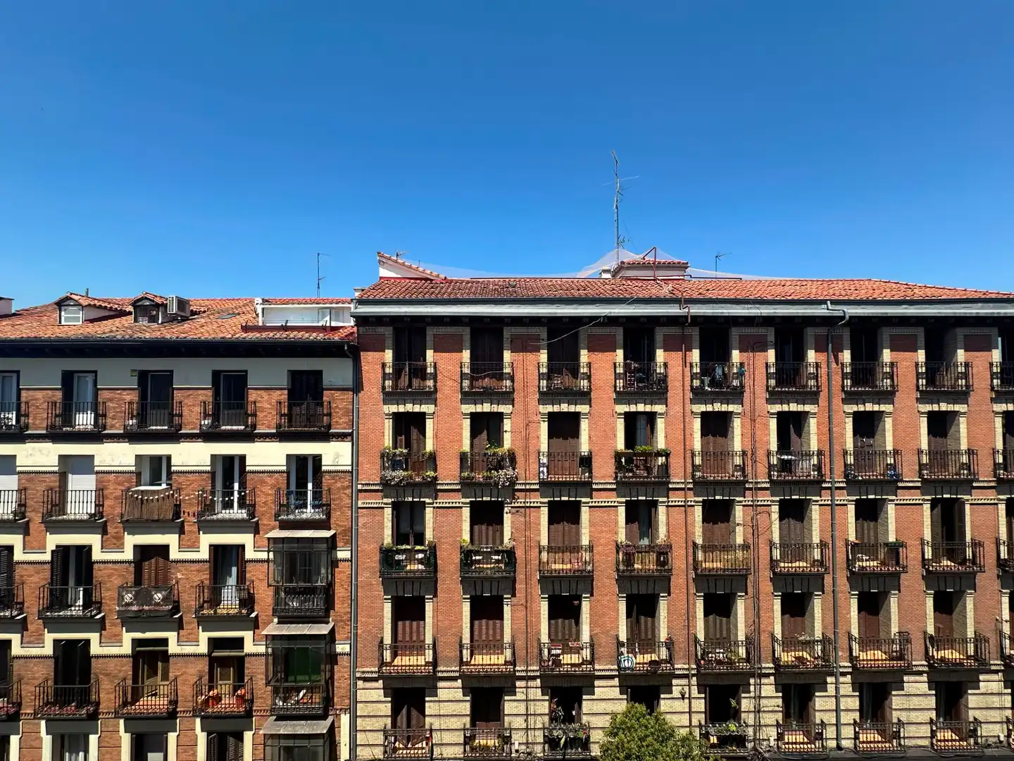 Außenansicht von Wohnung zum Verkauf in Madrid mit Klimaanlage, Möbliert und Ofen