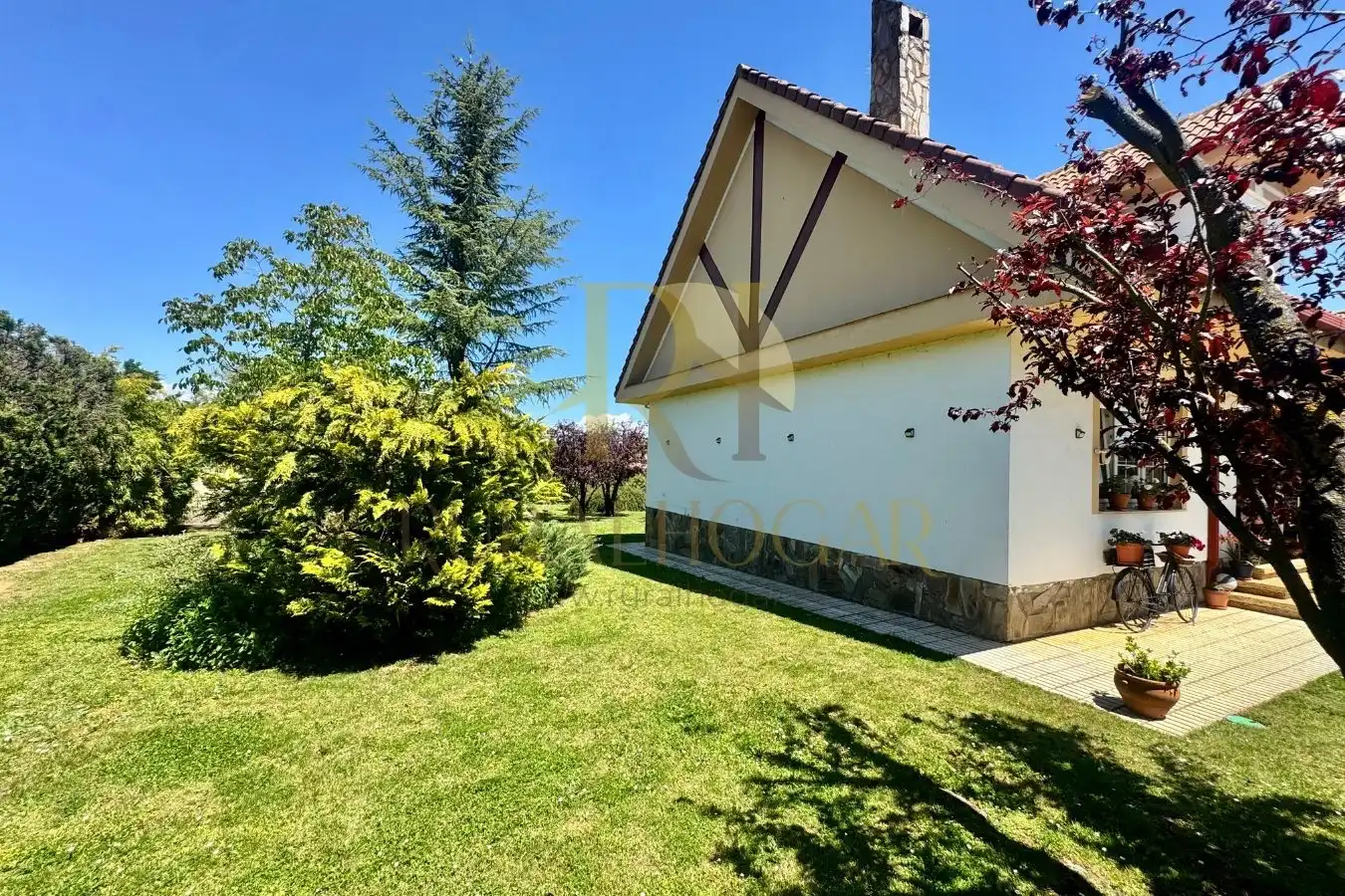 Jardín de Casa o chalet en venta en Santovenia de la Valdoncina con Calefacción, Jardín privado y Parquet