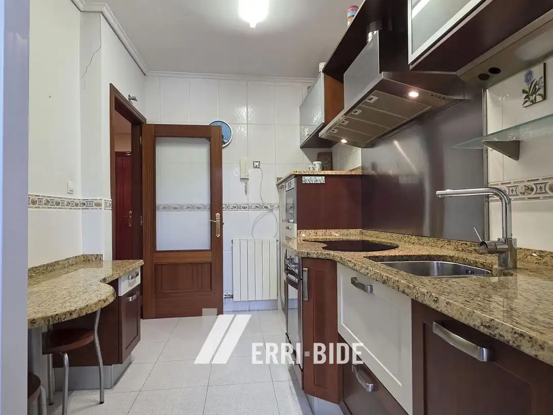 Cocina de Piso en venta en Mungia con Calefacción, Trastero y Balcón