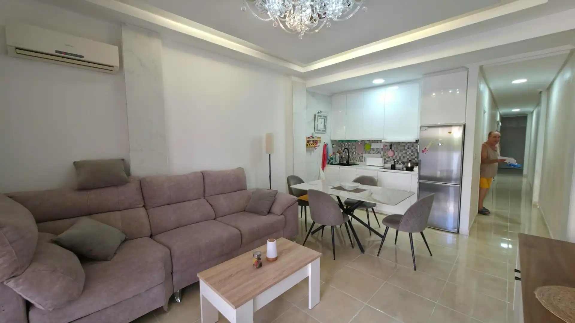 Wohnzimmer von Erdgeschoss zum Verkauf in Torrevieja mit Klimaanlage, Abstellraum und Schwimmbad