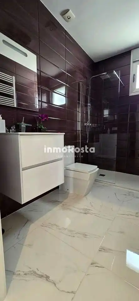 Bany de Casa o xalet en venda en Polop amb Aire condicionat, Calefacció i Jardí privat