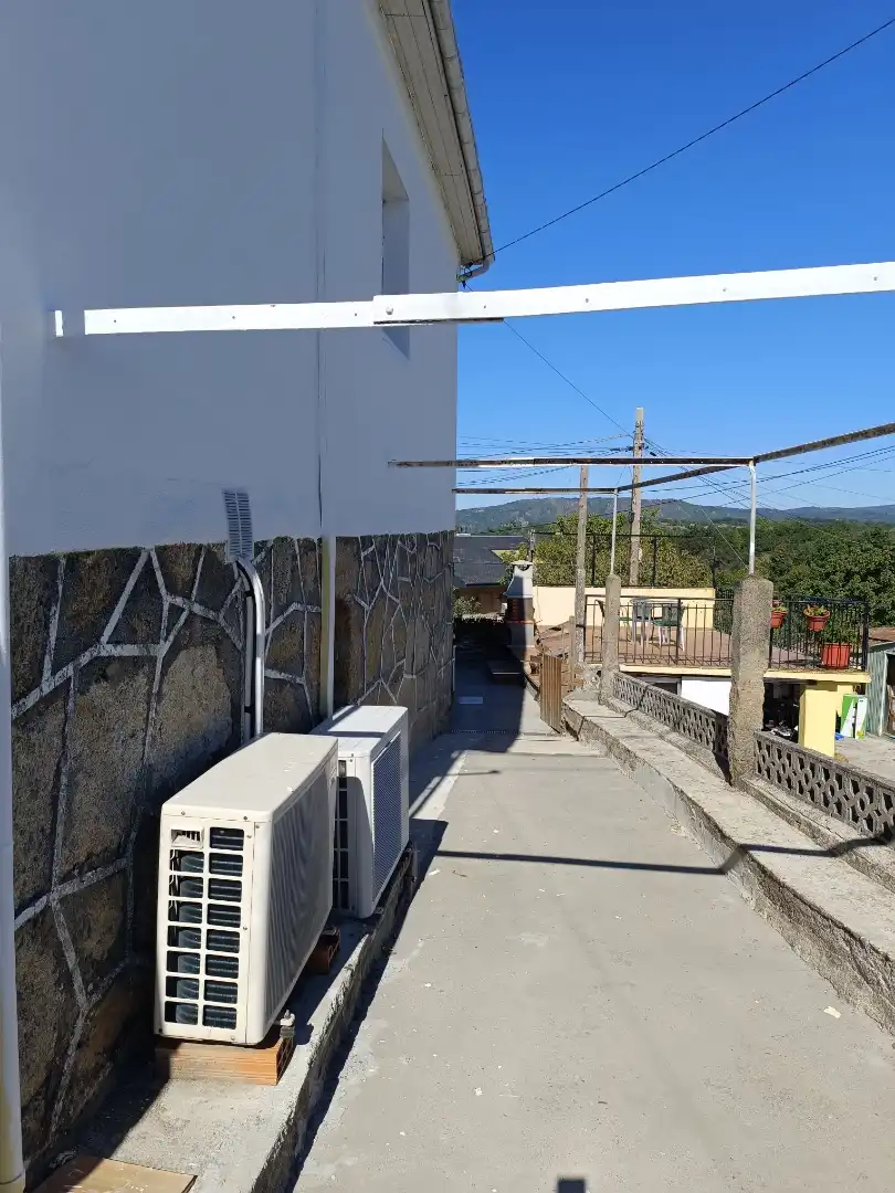 Vista exterior de Casa o xalet en venda en O Pereiro de Aguiar  amb Aire condicionat