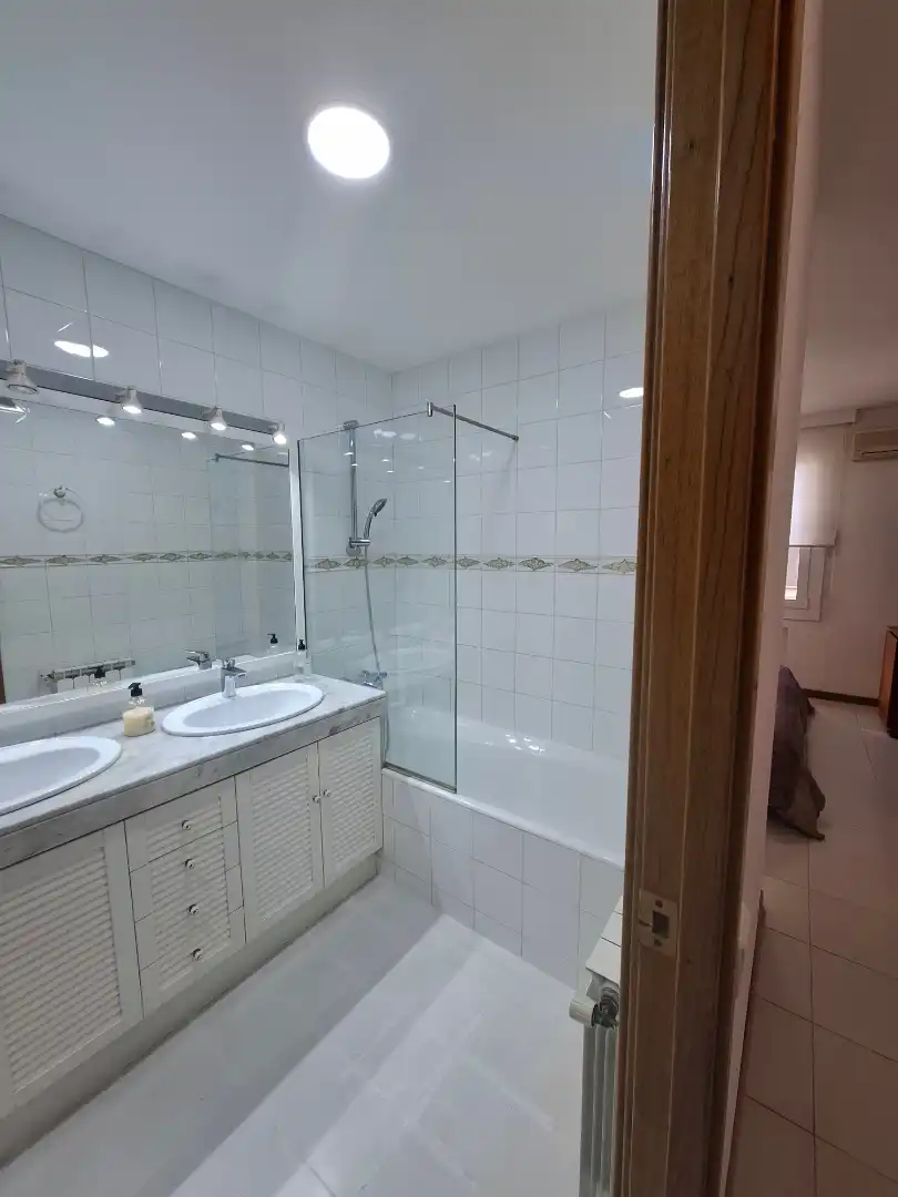 Baño de Casa adosada en venta en Sabadell con Aire acondicionado, Calefacción y Terraza