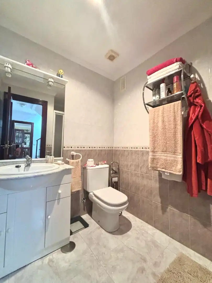 Bathroom of Duplexes for sale in Benalmádena  with Air Conditioner and Community pool